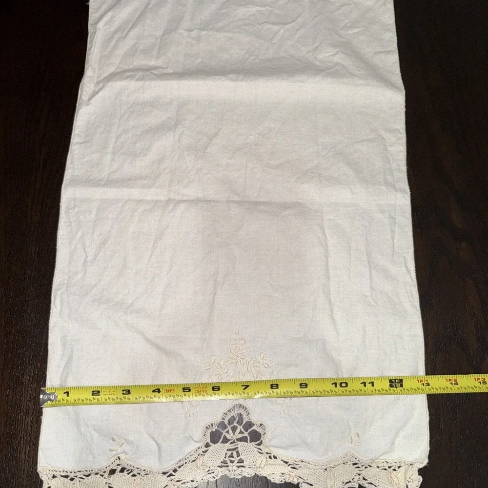 Set Of 3 Vintage Antique Embroidered Tea Guest Towel & 2 Vintage Handkerchiefs